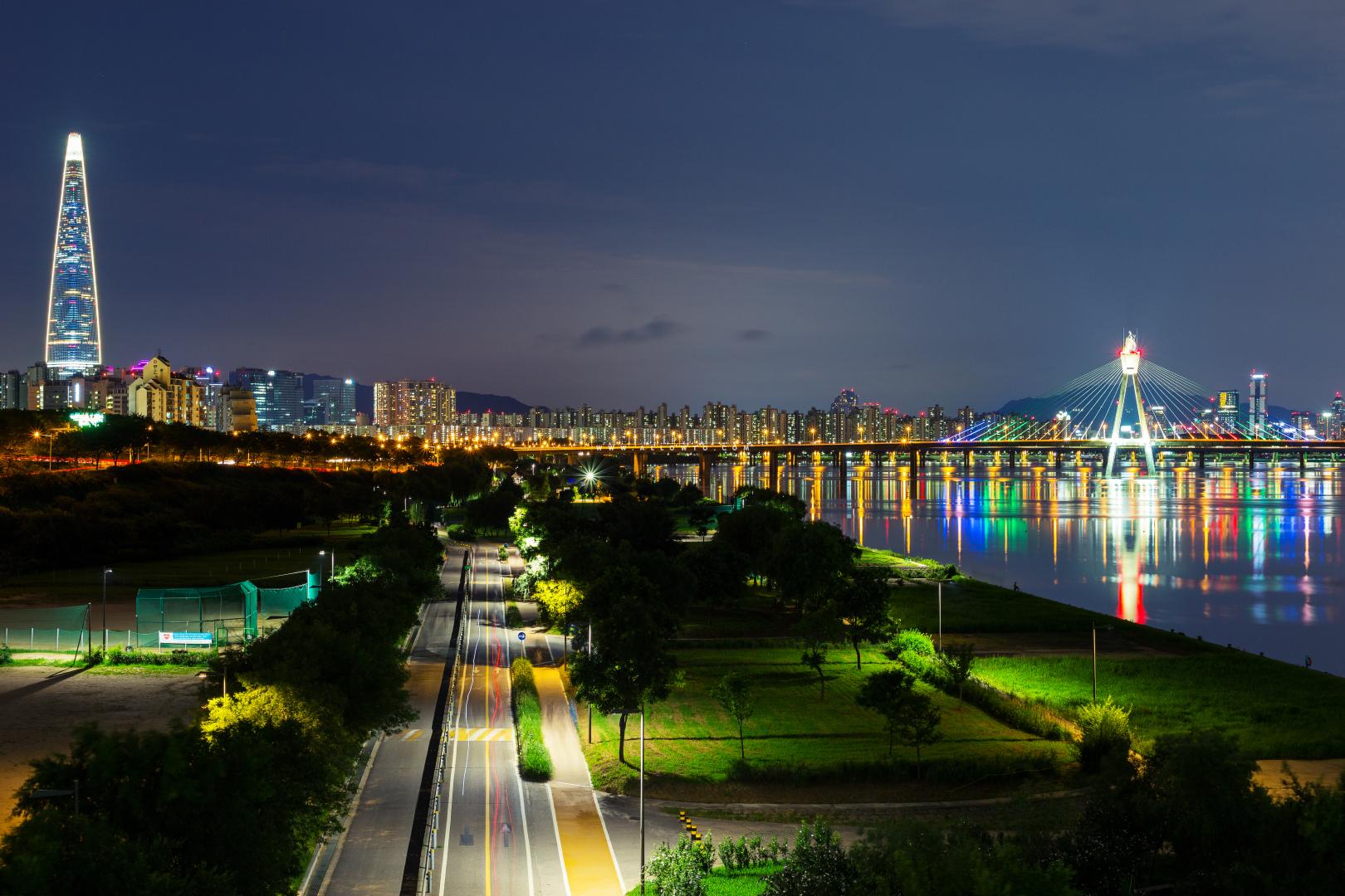 한 여름밤의 서울을 만나다