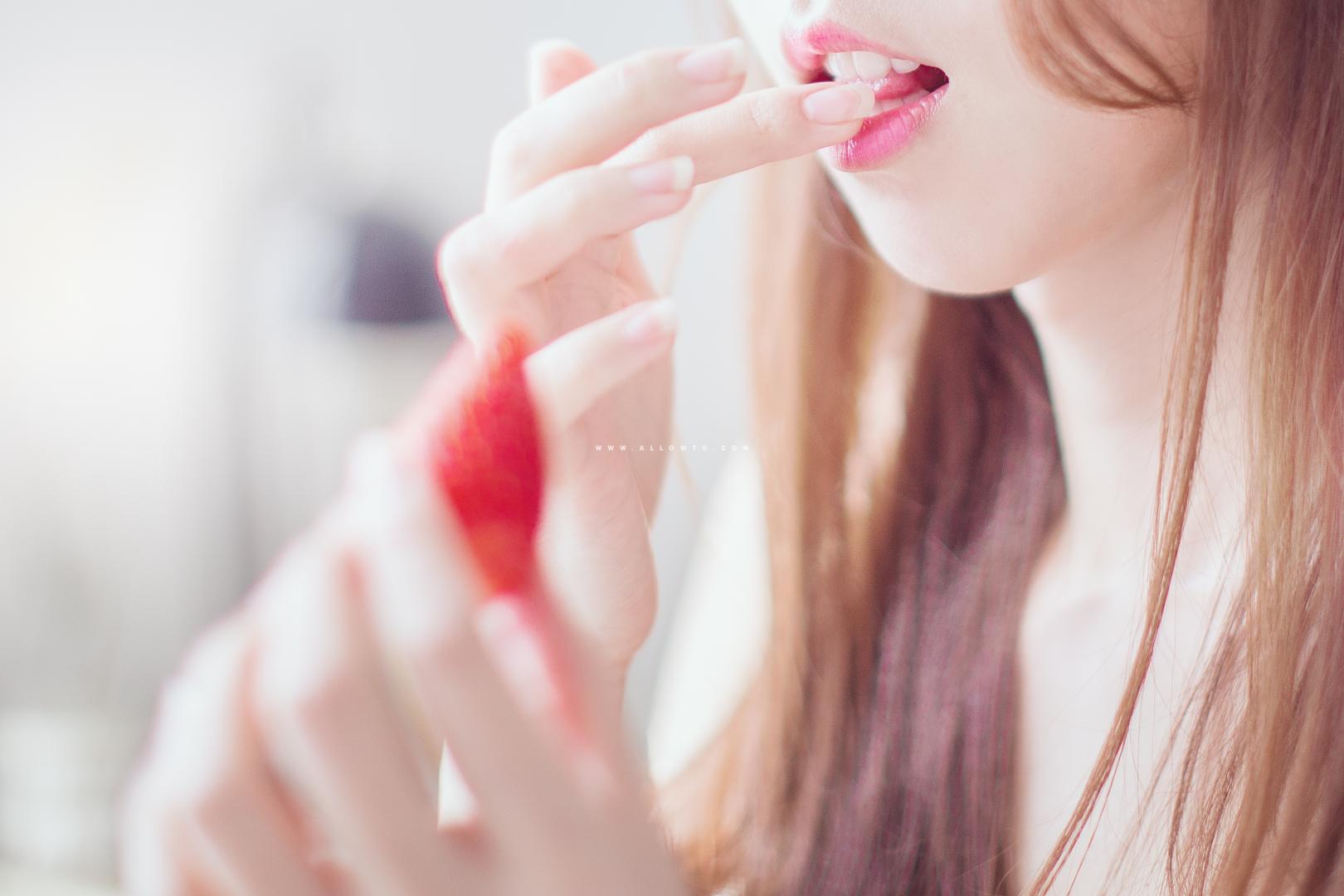 딸기소녀 먹다